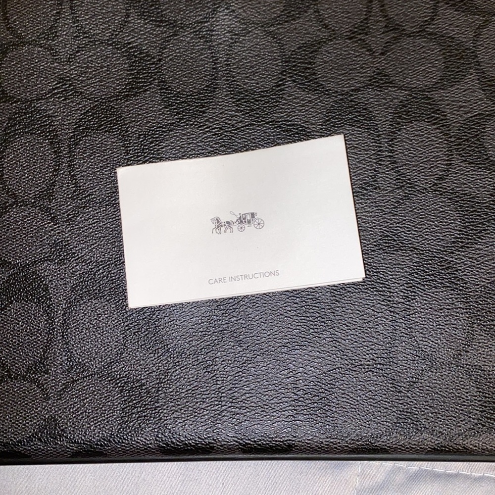 Coach Pouch - Picture 3 of 4